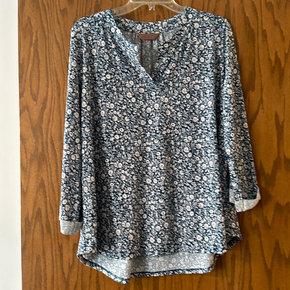 Comfy,  tunic top.  Nice summer weight.